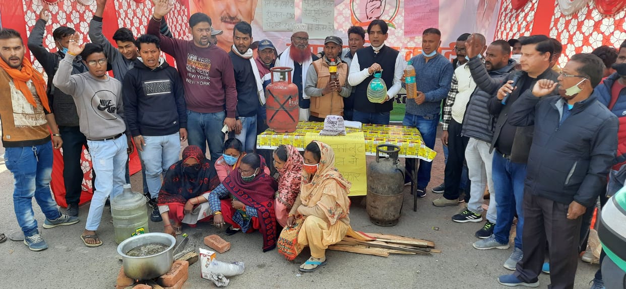 Agitation For Mahangai by Congress
