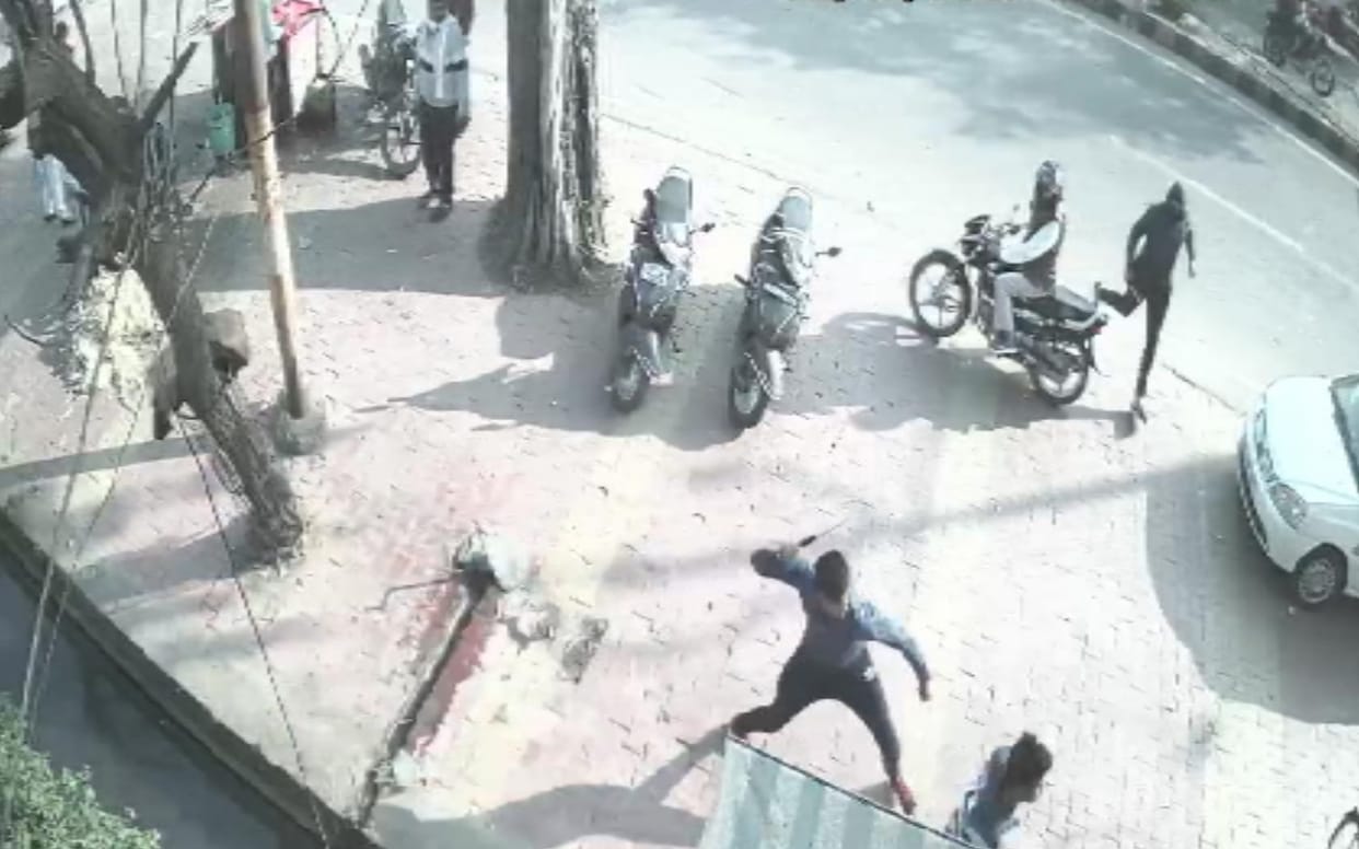 Muzaffarnagar: two groups of Student fight, firing, shopkeeper and several injured in degree college