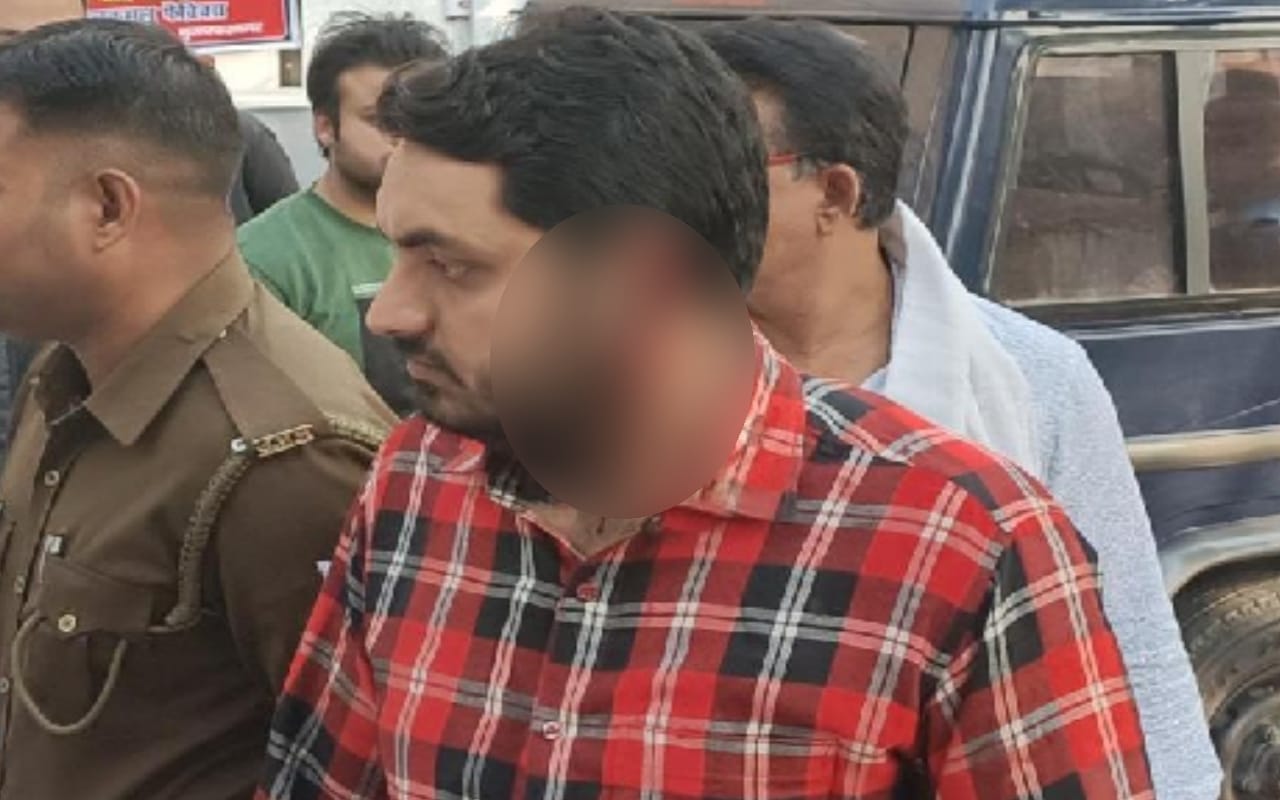 Muzaffarnagar: two groups of Student fight, firing, shopkeeper and several injured in degree college