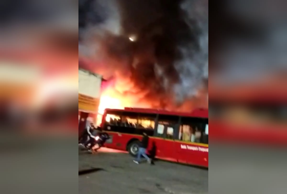 Delhi east vinod nagar dtc bus depot fire two bus burn no harm probe on