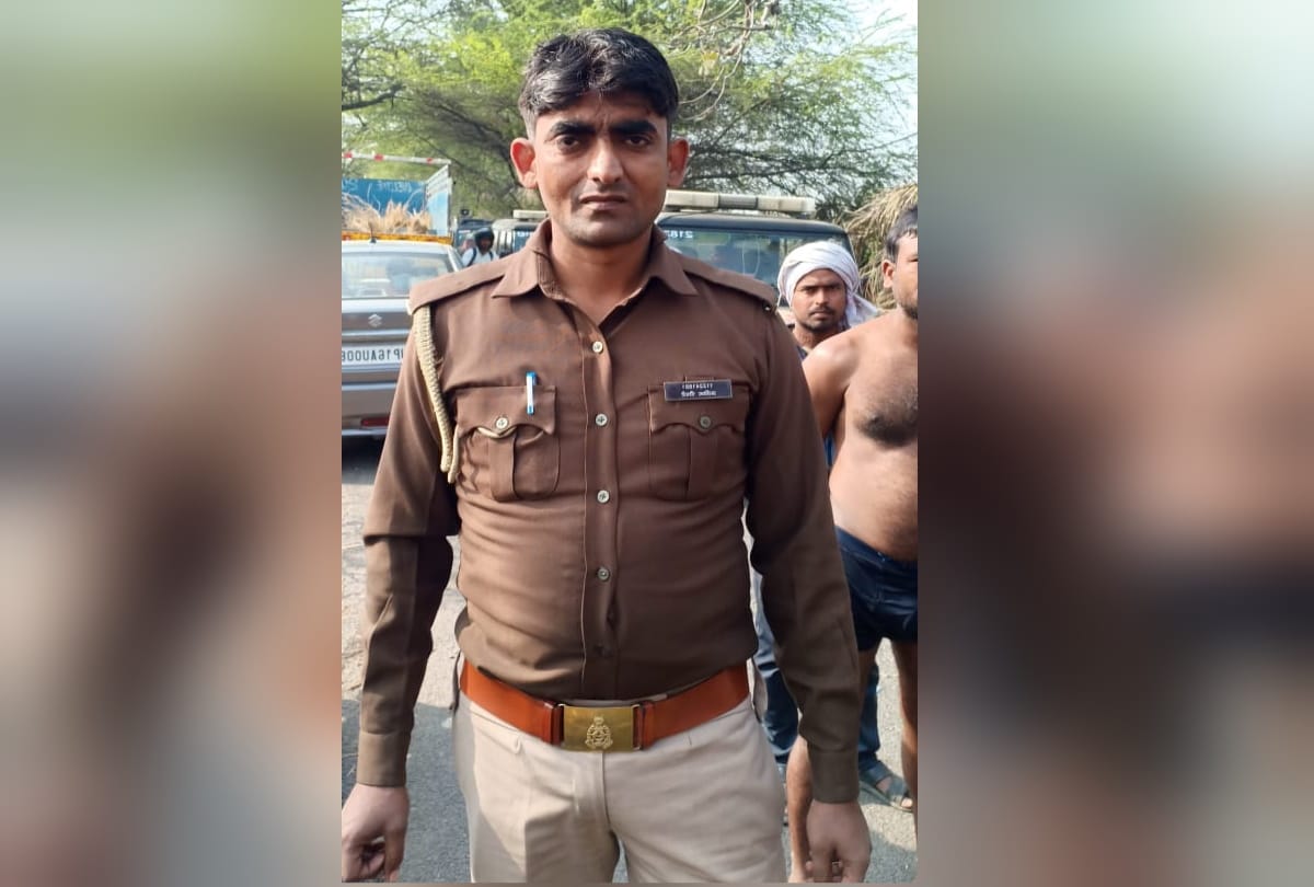 car floated for 200 meters after falling into canal in ghaziabad see photos