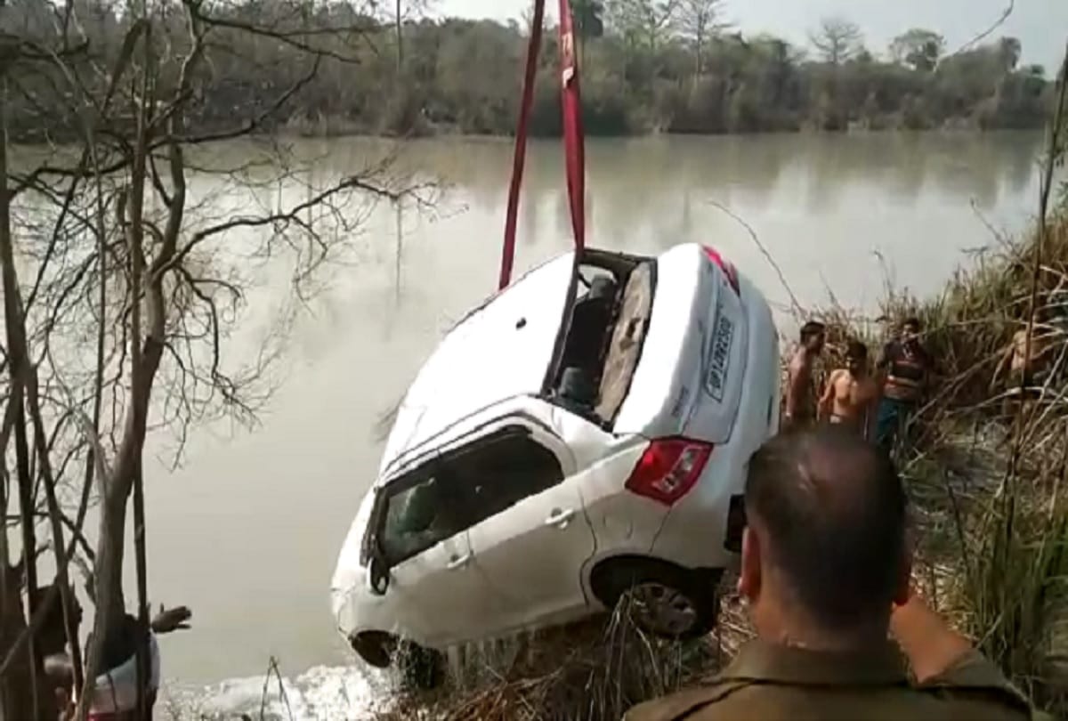 Car falls in canal in Ghaziabad Bike rider told story of incident see photos