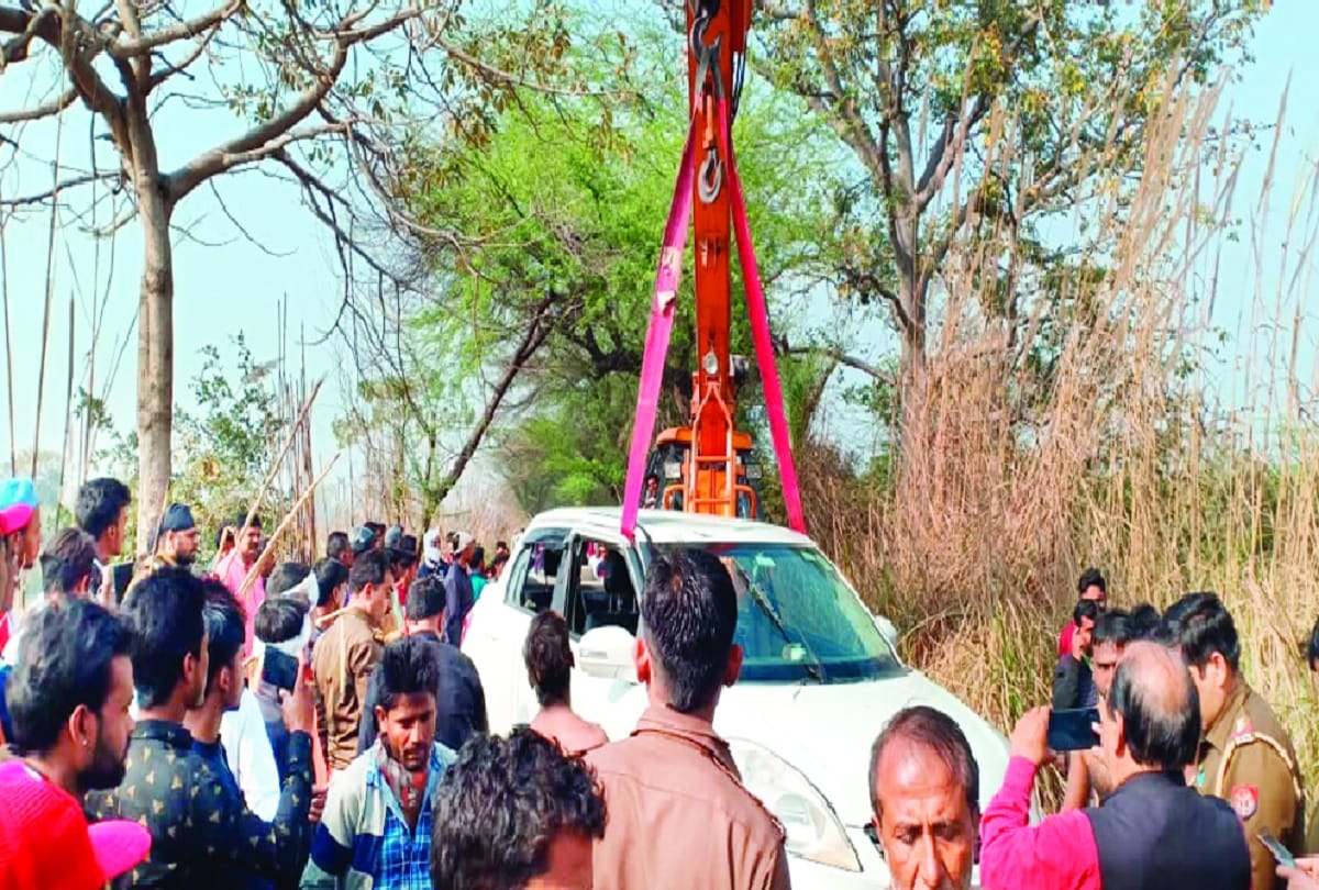 Car falls in canal in Ghaziabad Bike rider told story of incident see photos