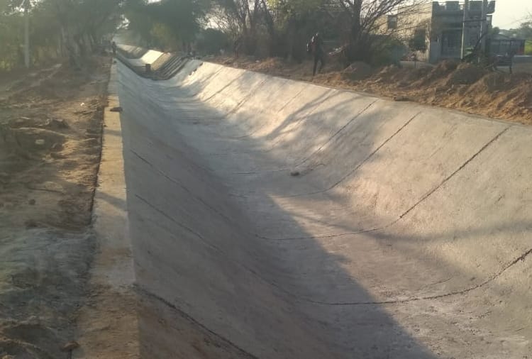 Haryana : Canals buried under sand in siwani  