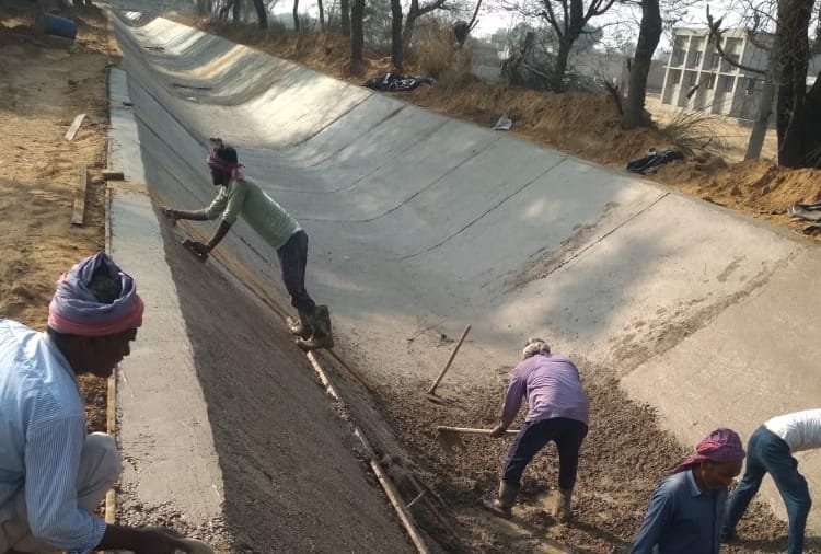 Haryana : Canals buried under sand in siwani  