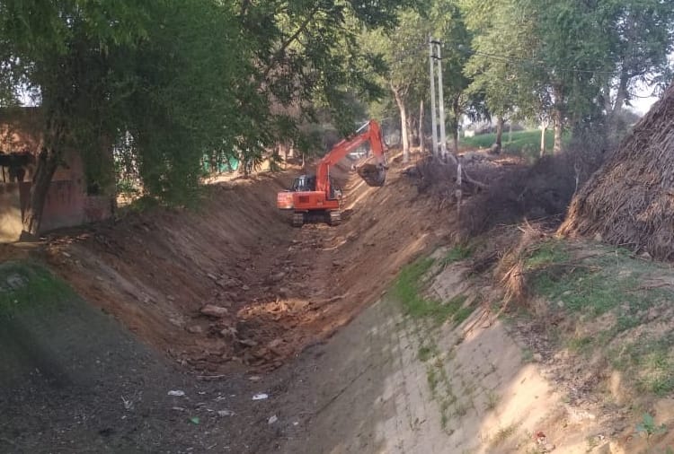 Haryana : Canals buried under sand in siwani  