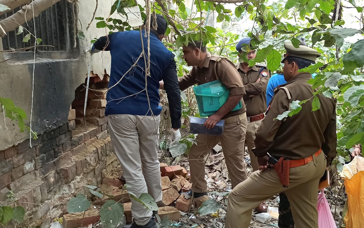 Thieves broke into Indian Bank by making a dent