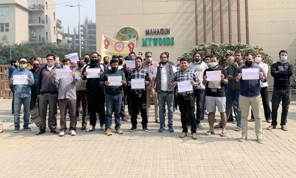 Protest against the arbitrariness of builders by demonstrating