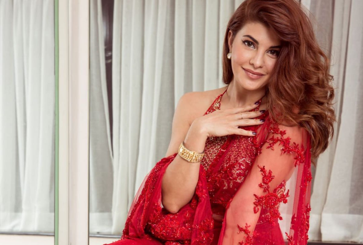 Jacqueline Fernandez Serves Meal to the needy, Says 'We Lived once Please make it worth'