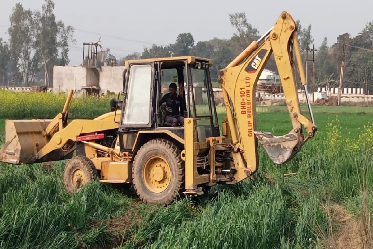 Gorakhpur Link Expressway Azamgarh farmers angry due to crop crushing and lathicharge