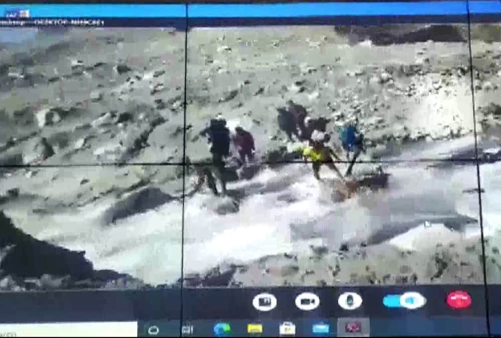 Uttarakhand Chamoli News: Quick deployment antenna Installed near Rishi ganga Lake photo