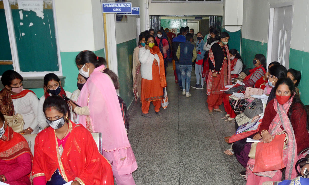 Crowd outside OPD, pregnant women returned