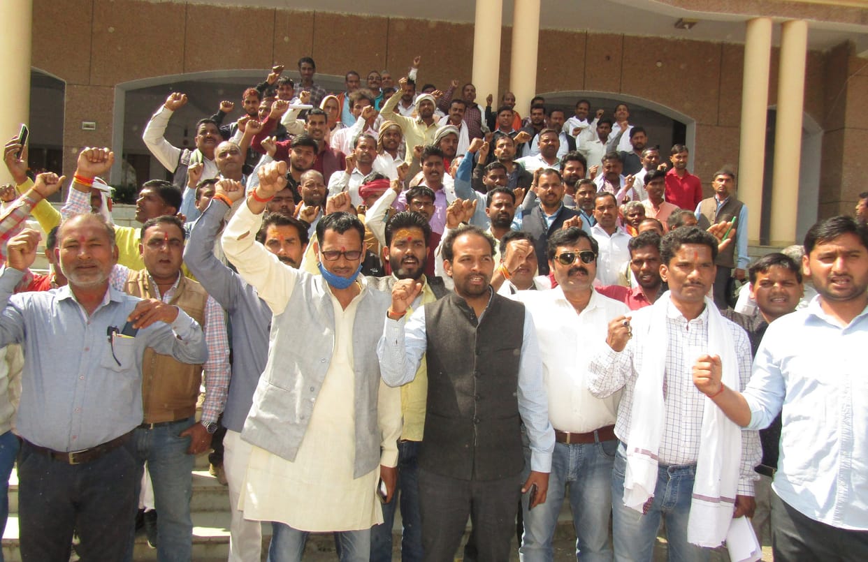 Farmers demonstrated due to not purchasing of paddy