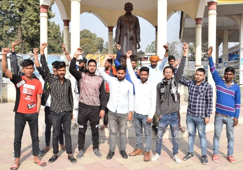 People protested over the issue of chaging the medical college  name