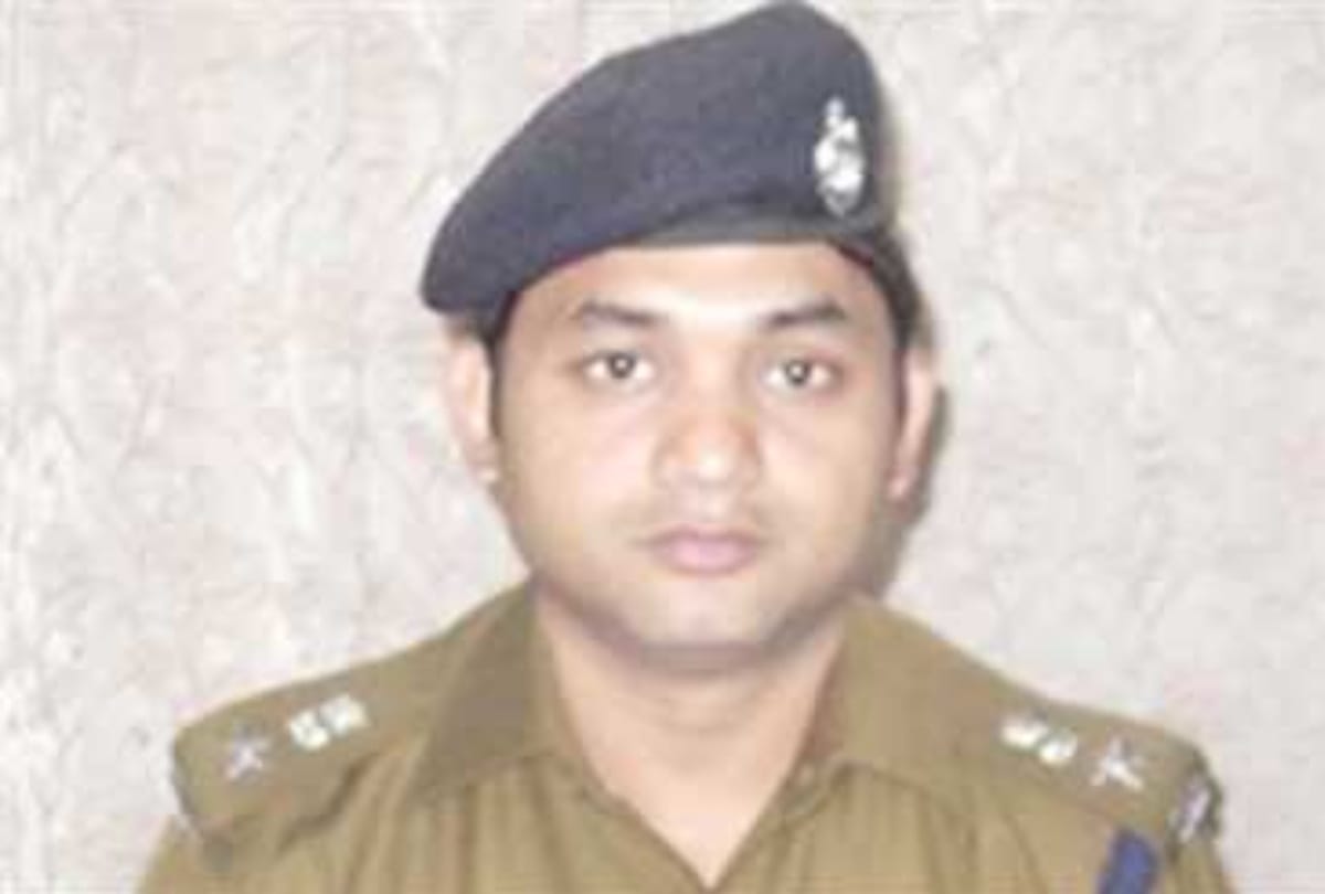 Special struggle story of IPS Rajesh D Modak hard working UP Police officer