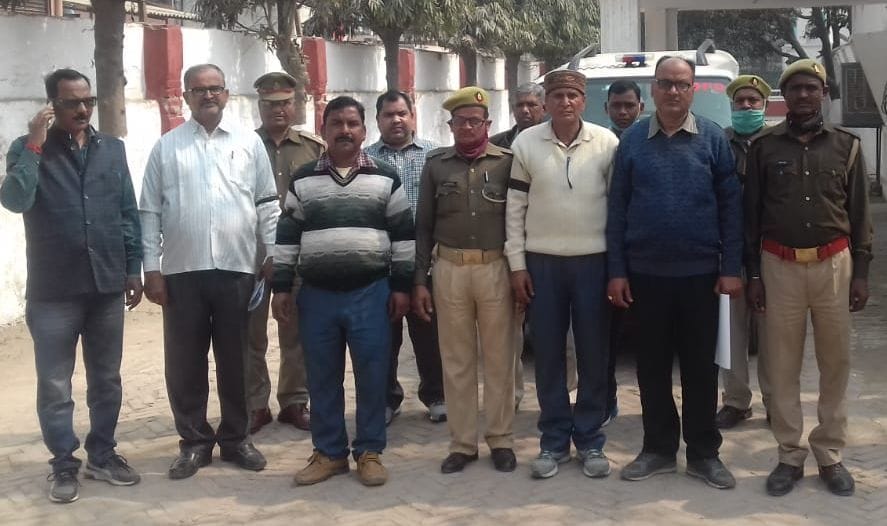 Seeks support from personnel for the movement