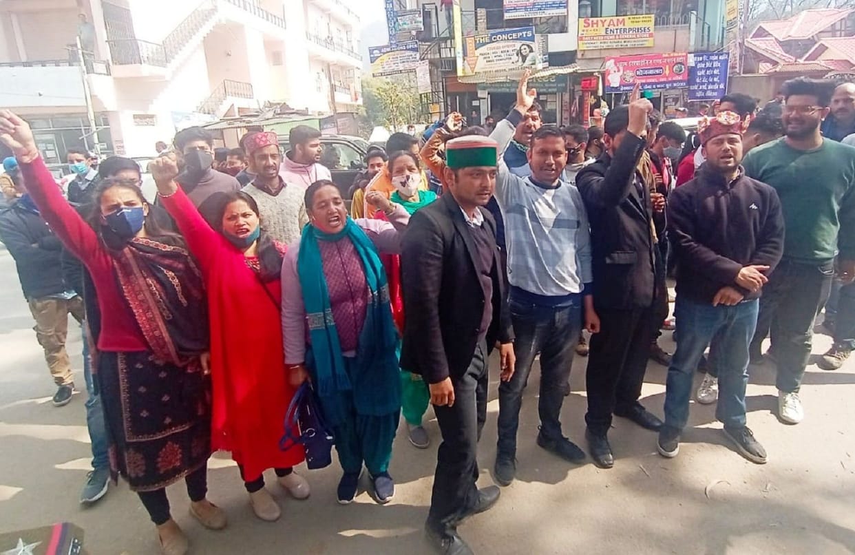 mandi news, himachal news, sundernagar sdm, electric wire