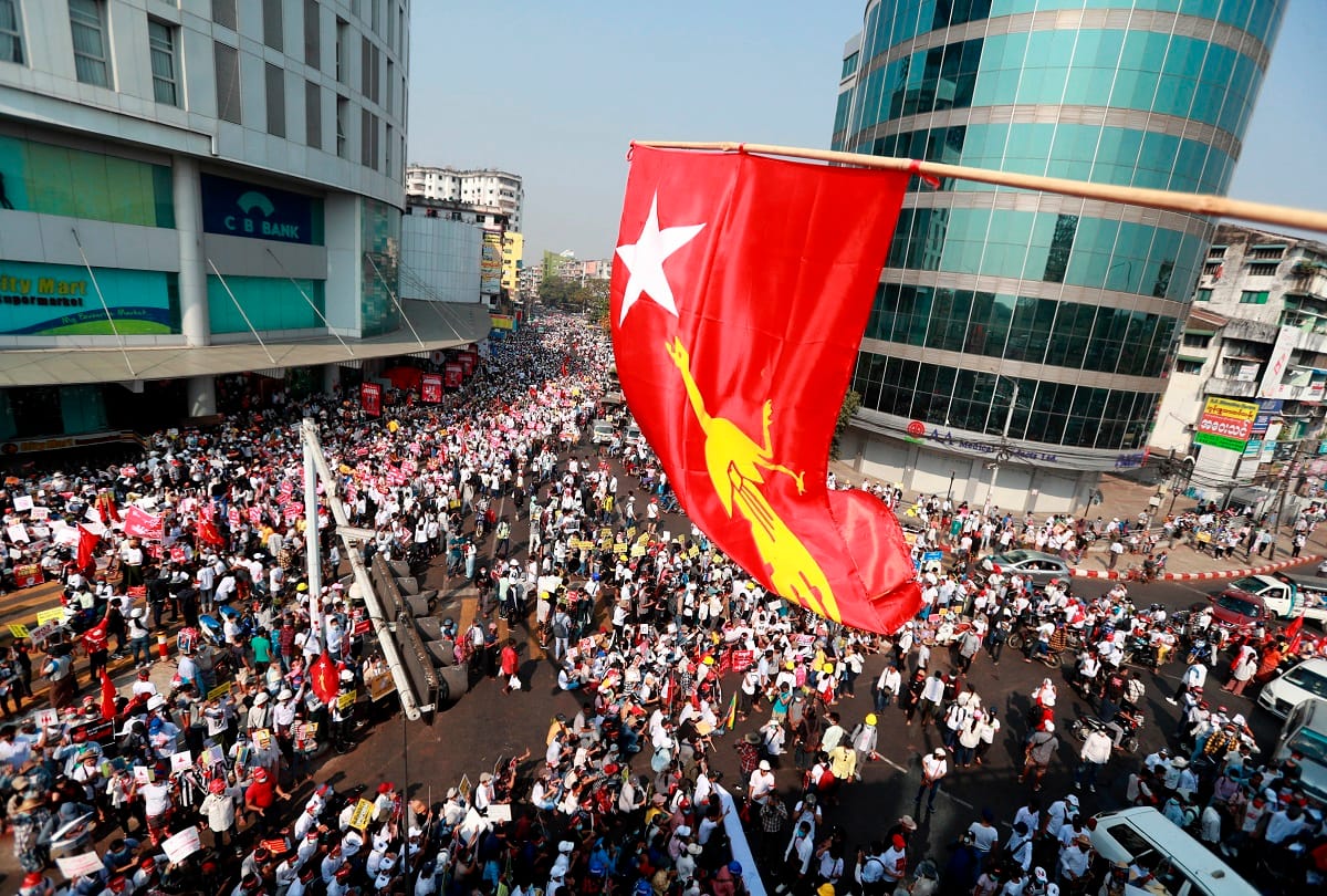 Myanmar:  A security forces Car trampled five people, anchor sacked from CNN, read five news