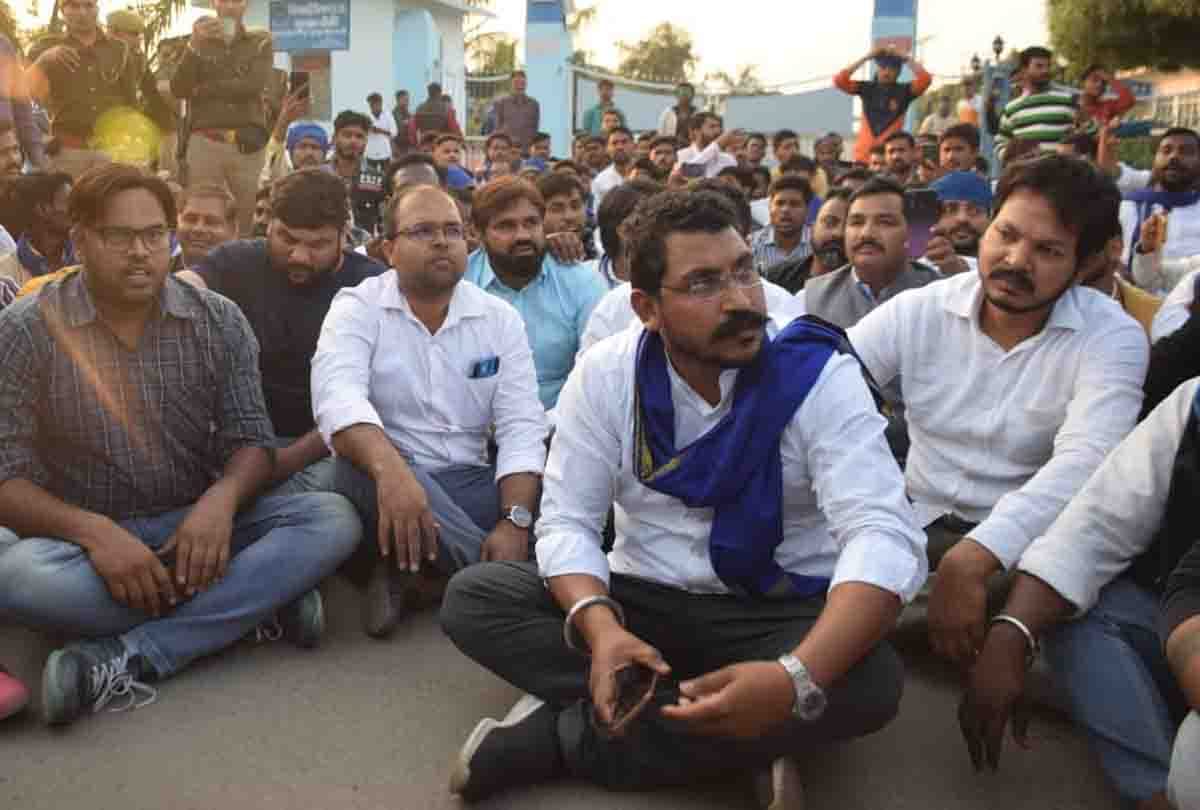 Unnao case: Family met with Bhim Army chief, uproar over not letting the victim meet