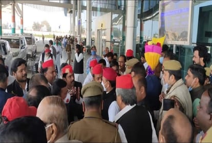 The festival Chief Minister Akhilesh Yadav reached Prayagraj, the supporters welcomed strongly