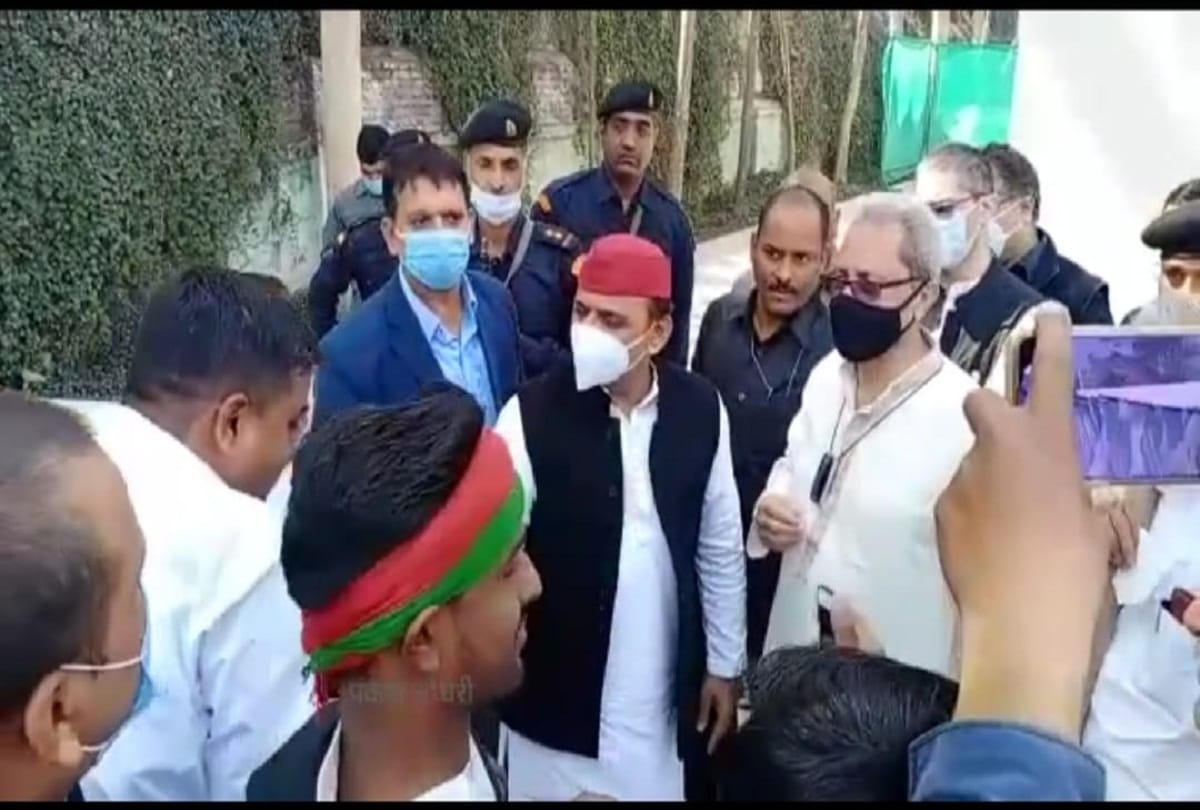 The festival Chief Minister Akhilesh Yadav reached Prayagraj, the supporters welcomed strongly