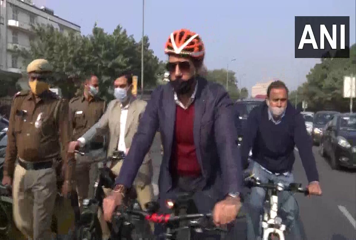 Robert Vadra rides bicycle from Khan Market to his office in protest against the rising fuel prices