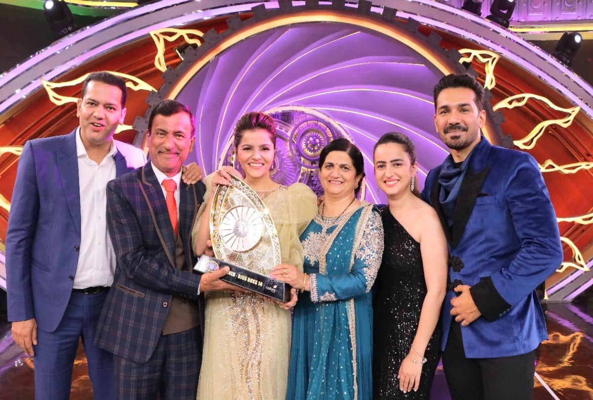 Abhinav Shukla welcomes home his 'boss lady' and Bigg Boss 14 trophy winner Rubina Dilaik with this beautiful surprise