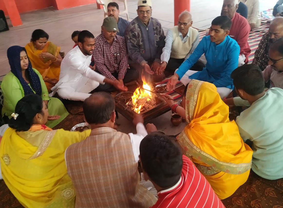 teacher,temple,worship,banda,city