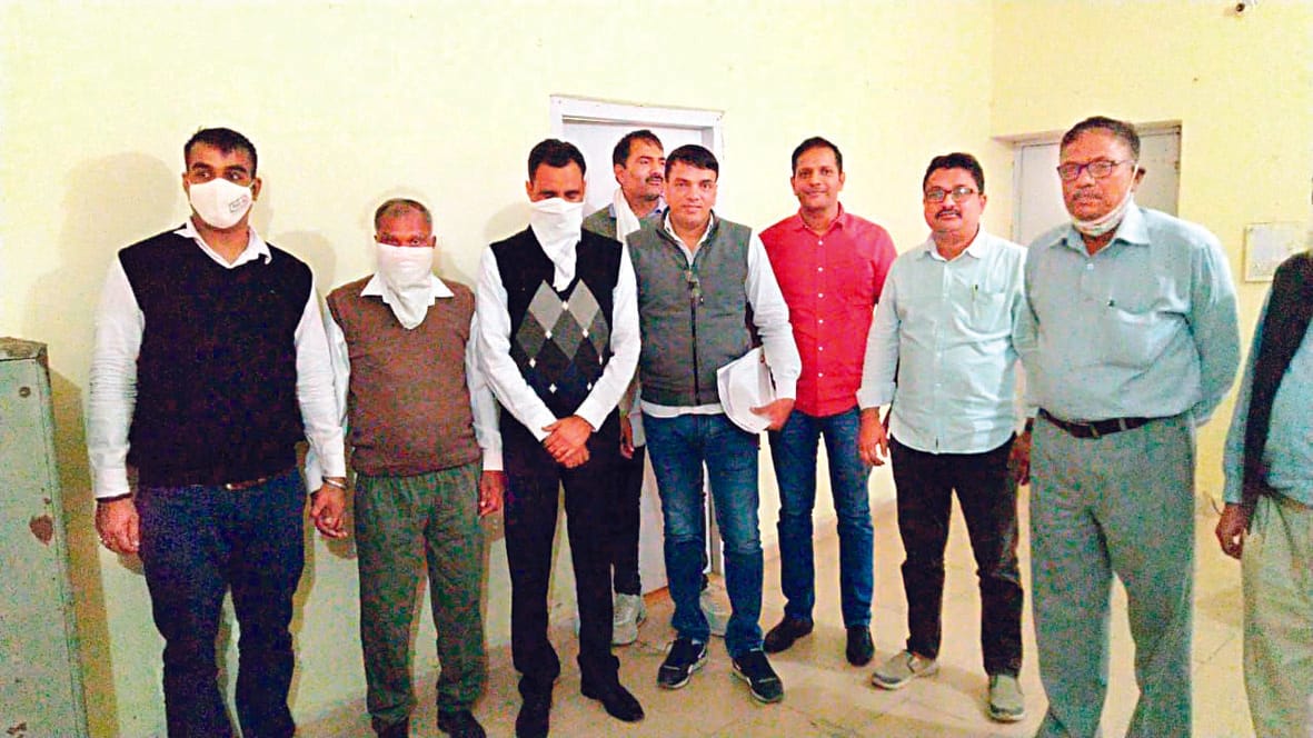 veterinarian and co-employee arrestef for taking bribe