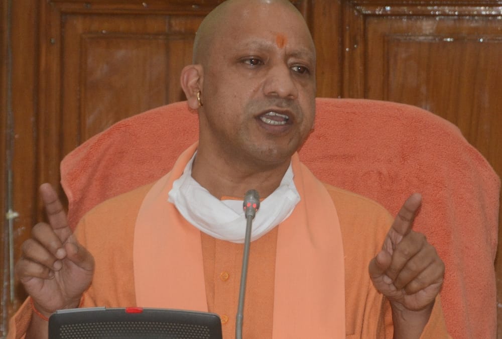 Chief Minister Yogi Adityanath has directed officials to control Kovid-19.