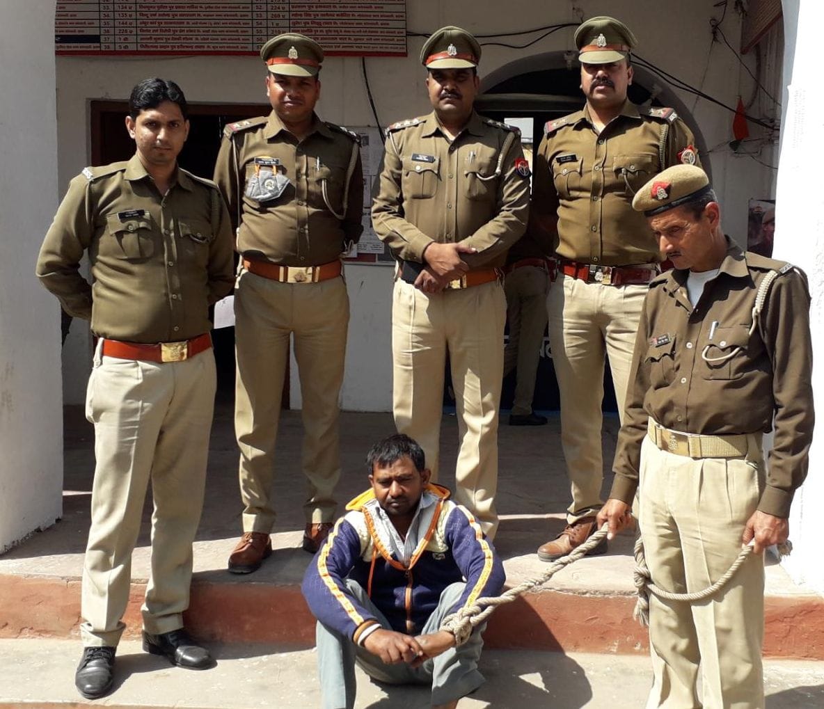 Gangster,prize,etawah news,arrest,25 thoushand