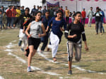 एमएस कॉलेज मैदान पर आयोजित खेलकूद प्रतियोगिता दौड़ते खिलाड़ी