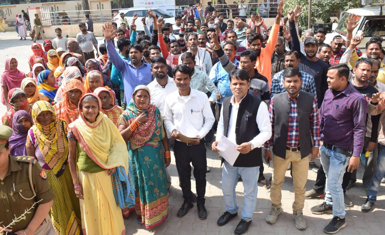 holiday,hardoi news,muncipalty,not paying,work done