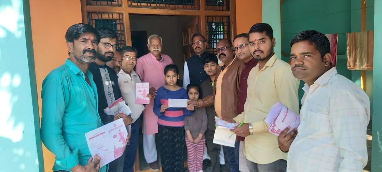 protest against bant for not deposits sammarpan nidhi