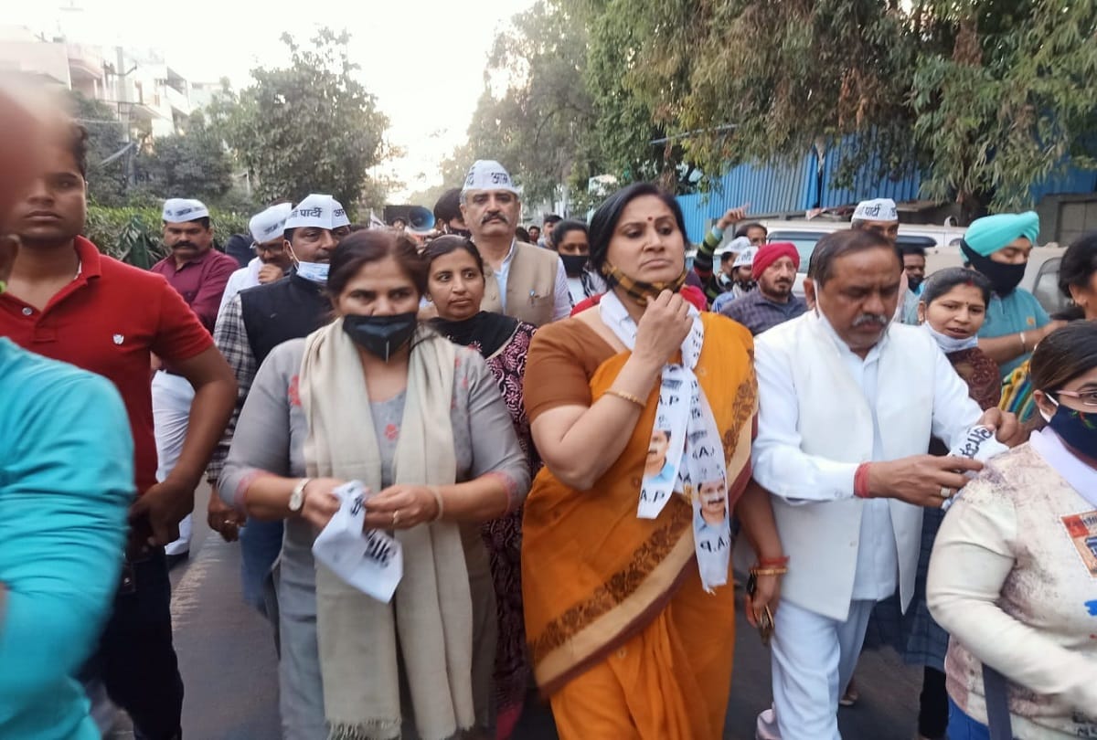 delhi municipal bypoll aap mla bandana kumari accuses bjp of distributing liquor and other items in Shalimar Bagh ward