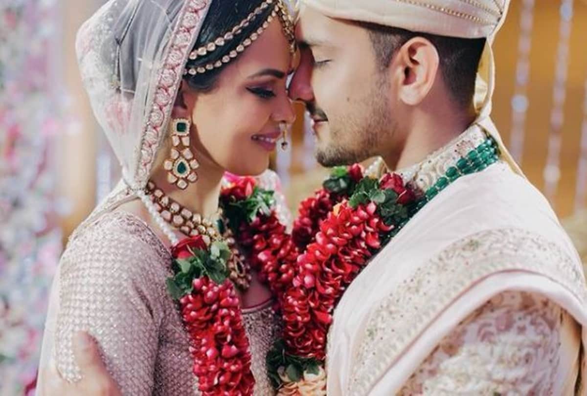 Aditya Narayan is spellbound by spouse Shweta Agarwal’s unseen bridal photograph