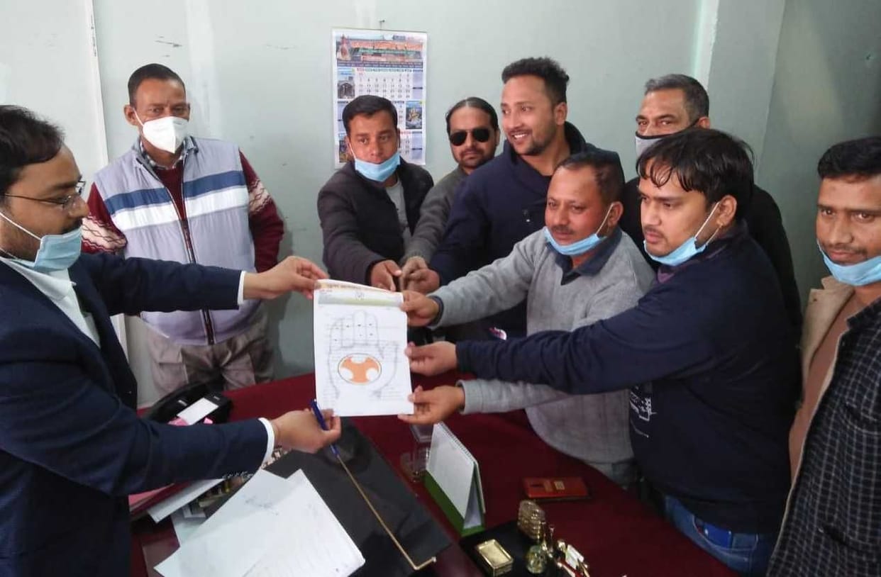 Congress meets SDM to demand widening of CC route