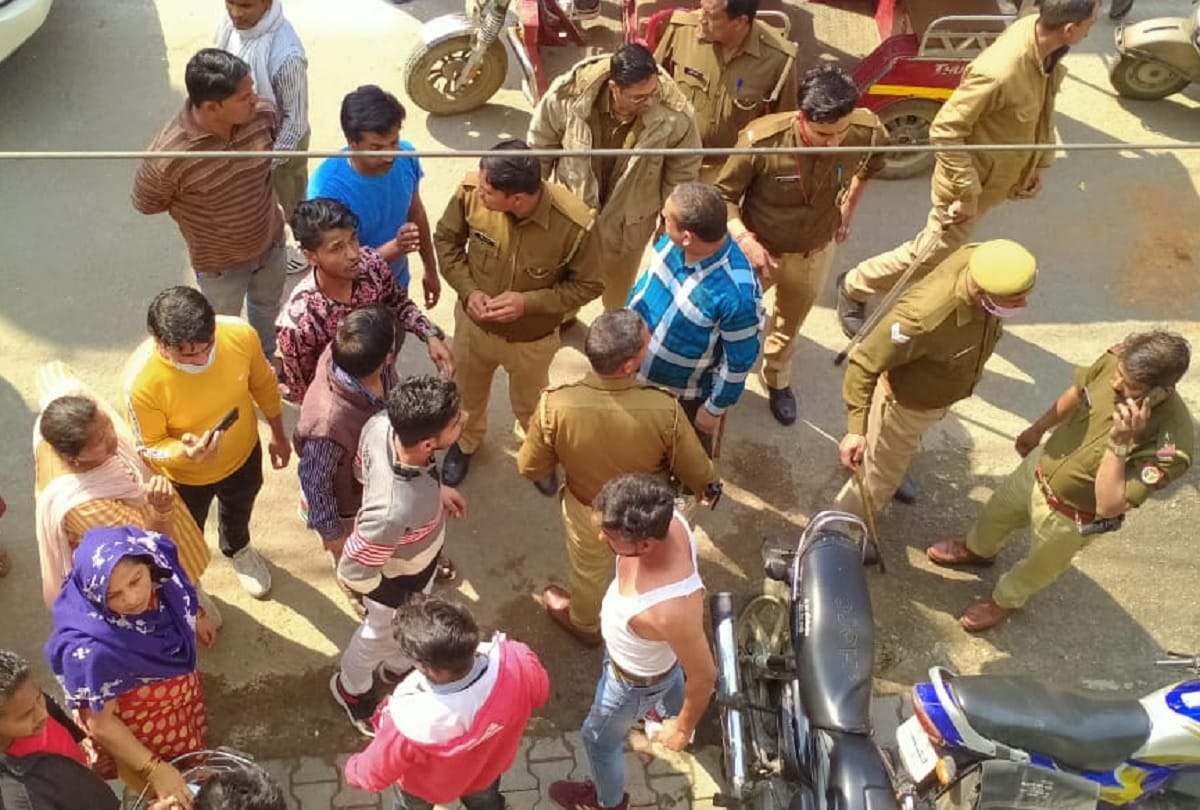 Two sides clashed over reprimand in Banda, eight people injured in bloody clash