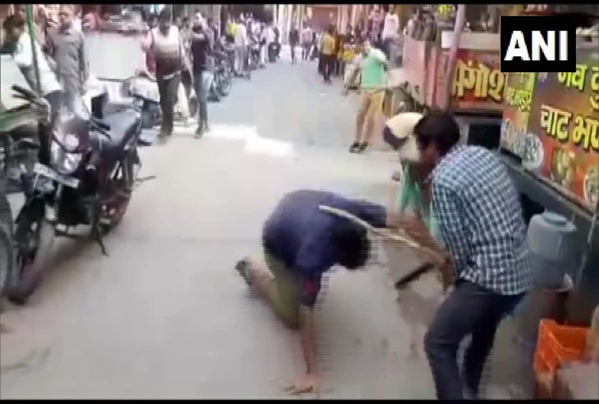 Clash broke between two chat shopkeepers in baghpat Einstein look goes viral in social media