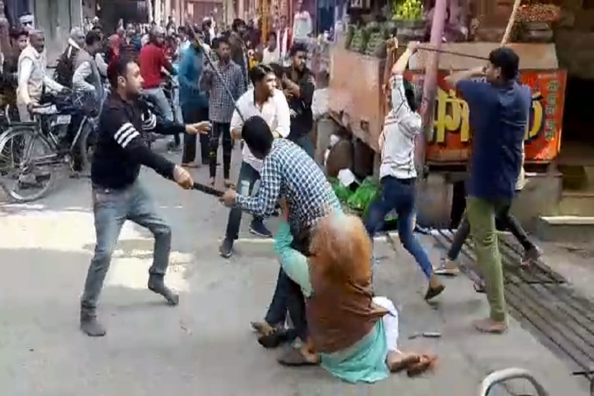 Fight in a trader and shopkeepers in Baghpat and video viral and see photos