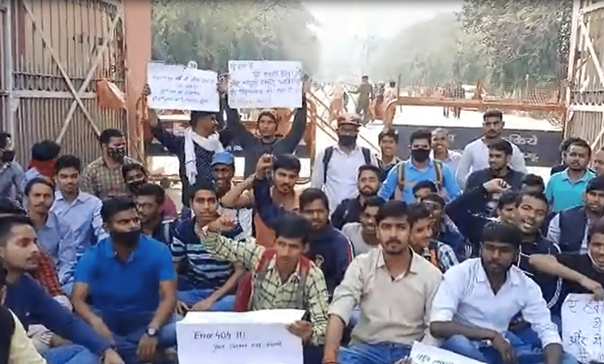 BHU first and second year students protest for university open running all classes for students