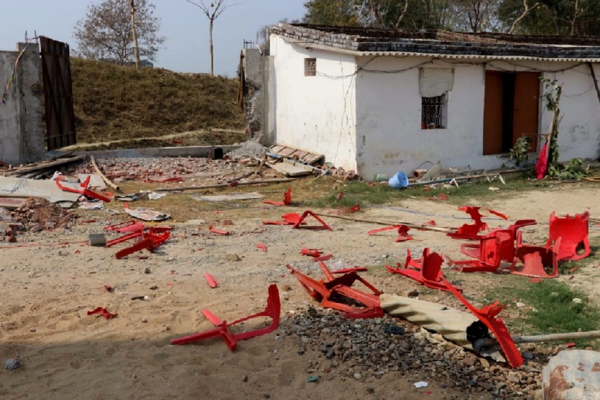 Assault and stone pelting on damaged the door of Satsang Bhawan in Varanasi