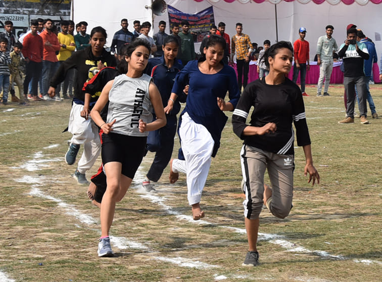 Deepanshi and Javelin topped the race in the race