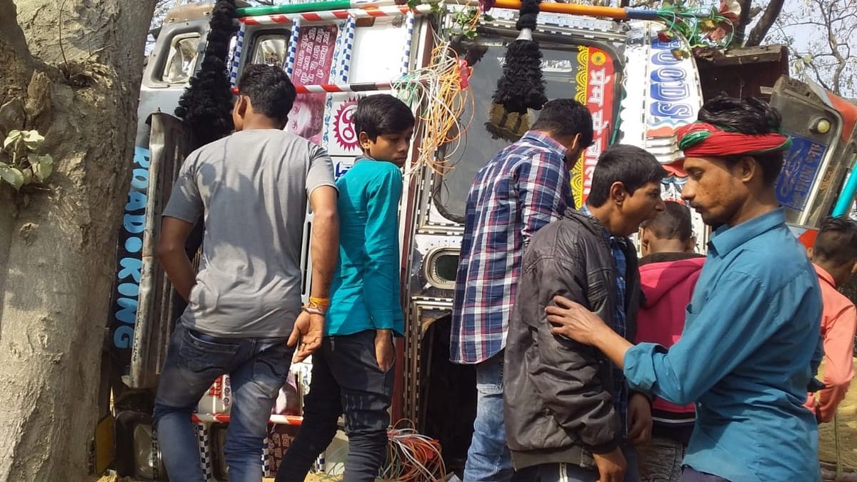 Two man died after come under truck in jaunpur up