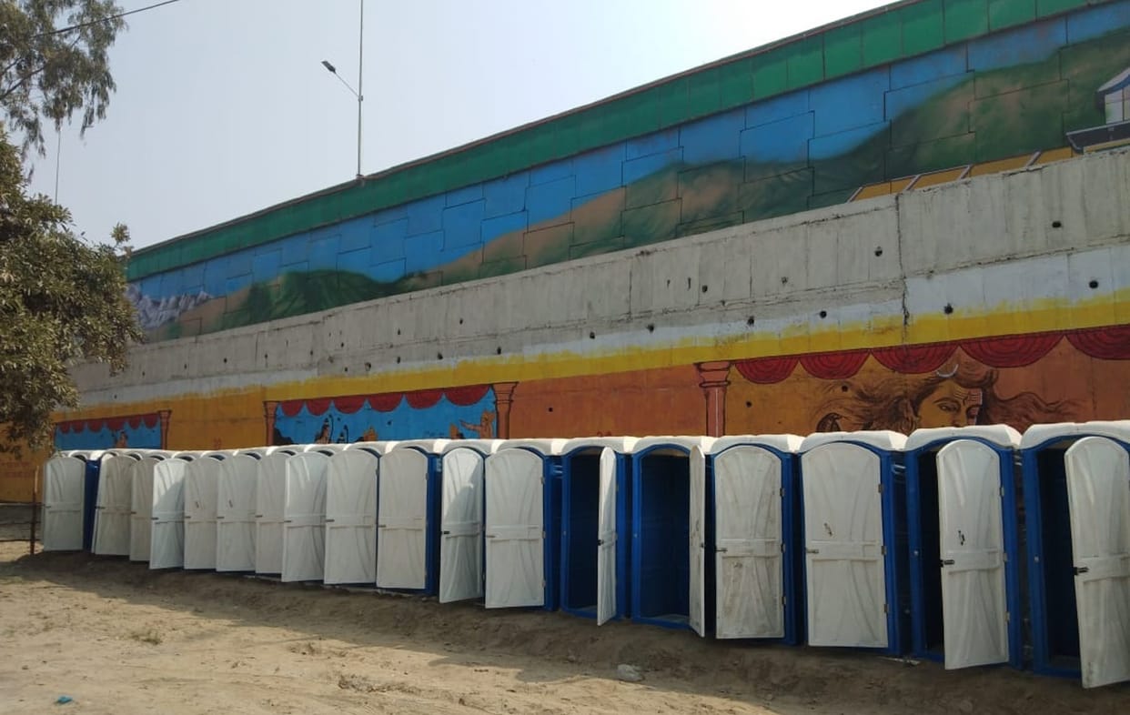 Haridwar kumbh 2021 news : Toilets provided in front of religious paintings wall
