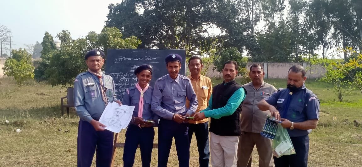 Honors of meritorious in the camp of scout-guide