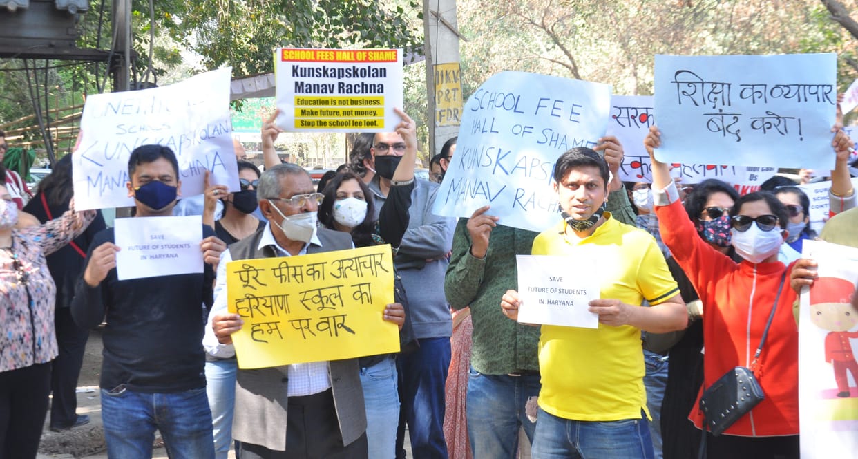 Parents' pradarshan on school fees arbitrary in gurugram
