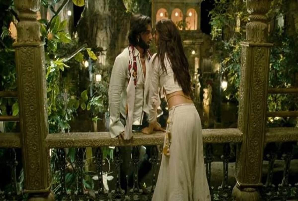 When Ranveer Singh and Deepika Padukone kiss makes Sanjay Leela Bhansali anxious.