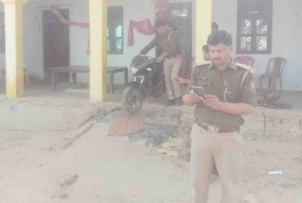 Kannauj: Two sides beat up, villagers in panic due to day-long firing in front of police, report against four