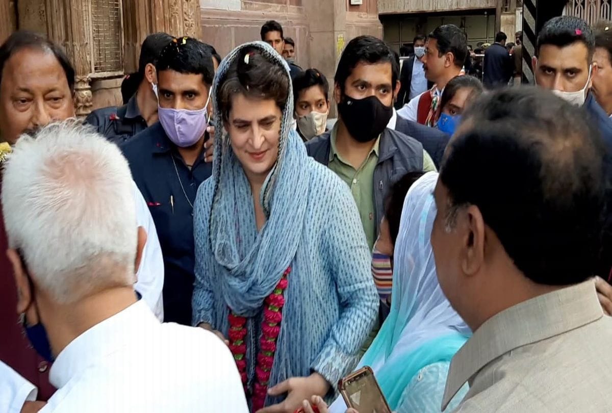 Priyanka Gandhi Vadra Reached Banke Bihari Mandir Vrindavan